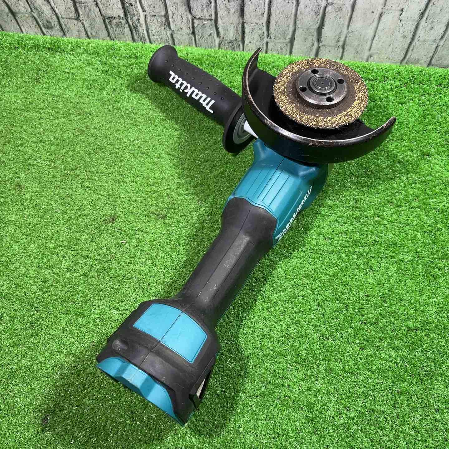 ☆マキタ(makita) 125mmコードレスディスクグラインダ 18V GA504DZN