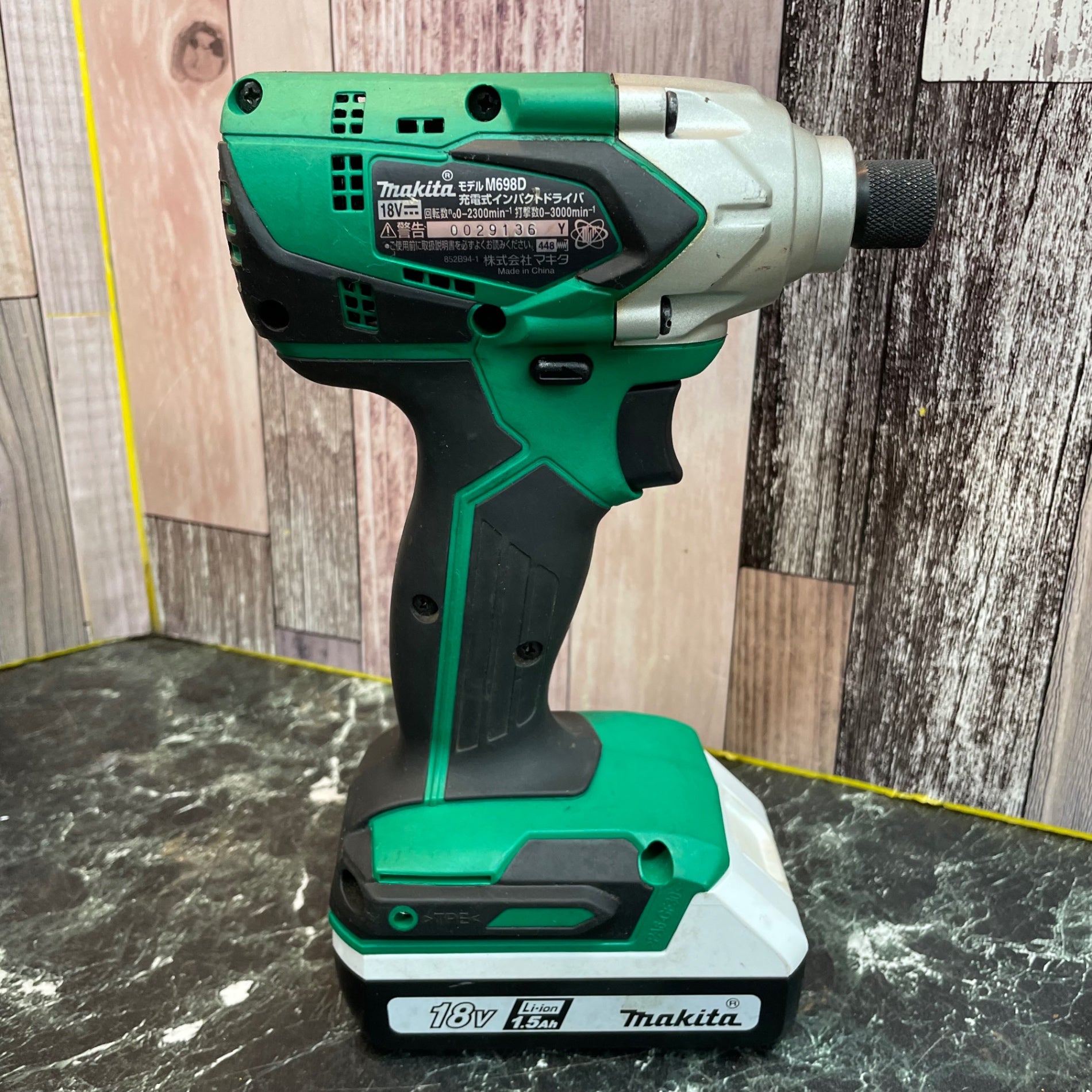 ト滝】makita マキタ 充電式 インパクトドライバ M698D 本体 充電器