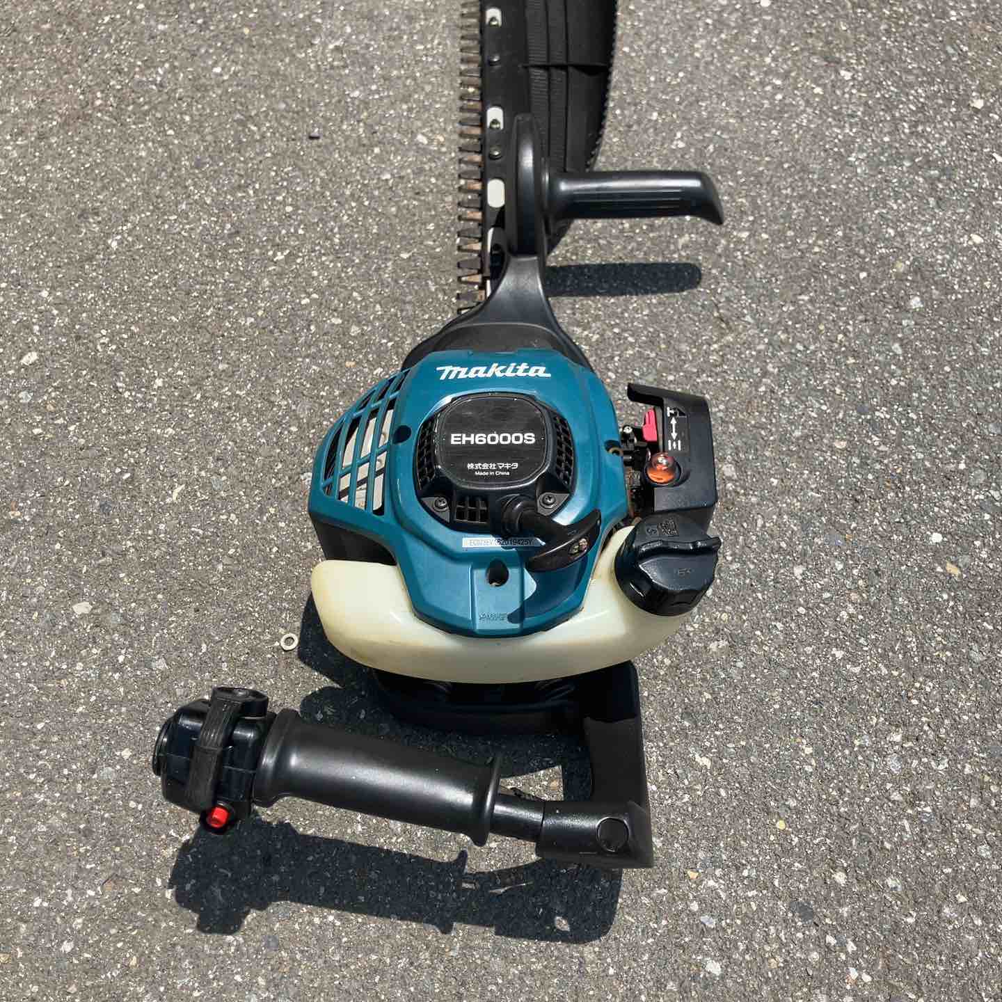 中古品】 マキタ/makita 片刃式エンジンヘッジトリマ 600ミリ・EH6000S
