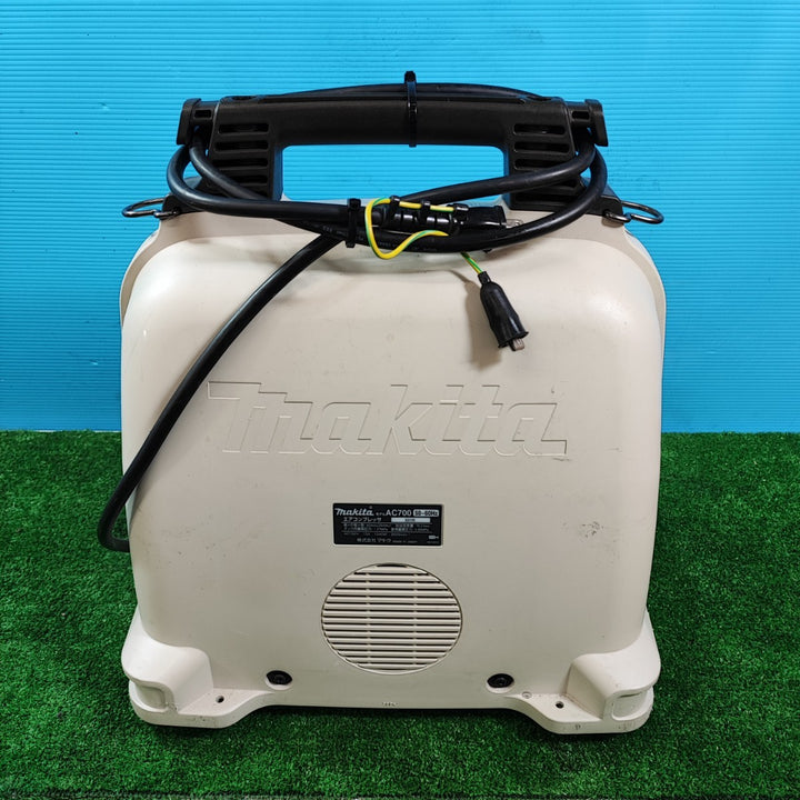 ★マキタ(makita) エアコンプレッサー AC700【岩槻店】