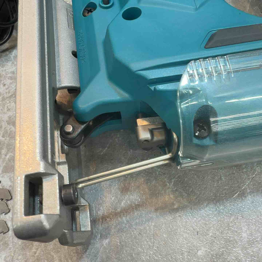 ◇マキタ(makita) コードレスジグソー JV101DSH【八潮店】