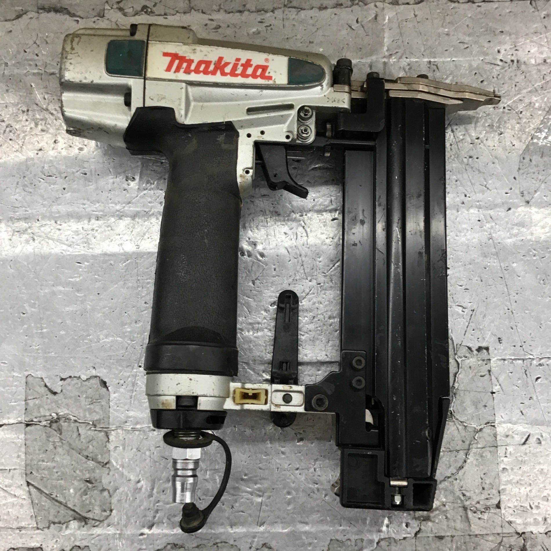 マキタ フィニッシュネイラ AF502N【リライズ野田愛宕店】【店頭取引限定】【中古品】1点限り早い者勝ち！ ☆マキタ(makita) 常圧フィニッシュネイラ AF502N【所沢店】 – アクト