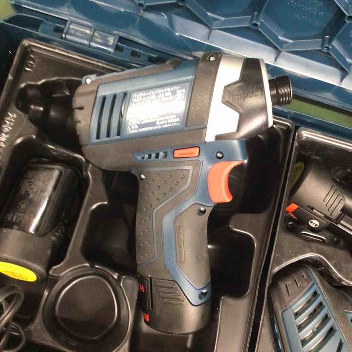【039】【102】ボッシュ(BOSCH) コードレスセーバーソー GSA10.8V-LI + インパクトドライバー GDR10.8-LI + バッテリー4個 + 充電器セット【戸田店】