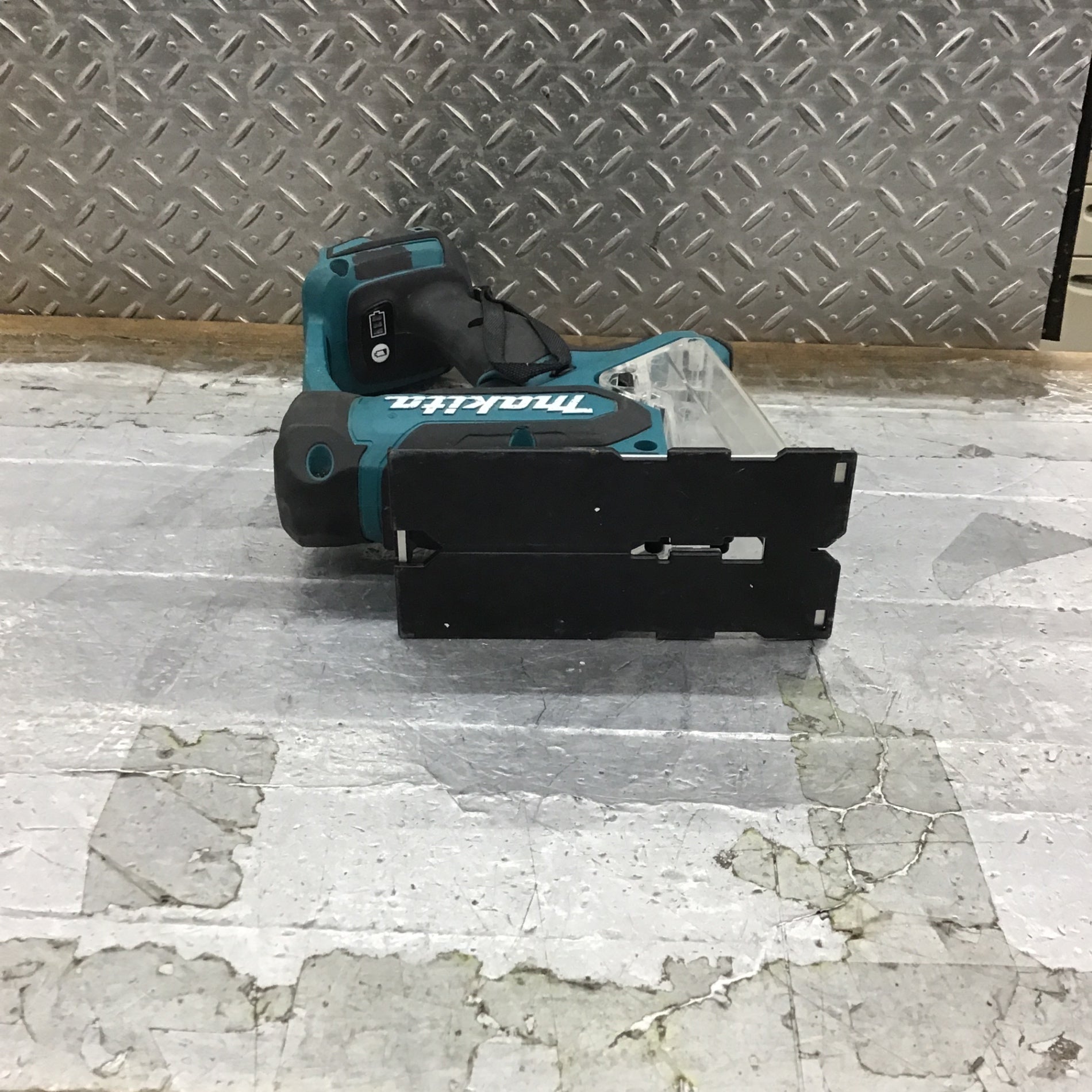 ★マキタ(makita) コードレスボードカッタ SD180DZ【所沢店】 ☆マキタ(makita) コードレスボードカッタ SD180DZ【所沢店】 – アクト