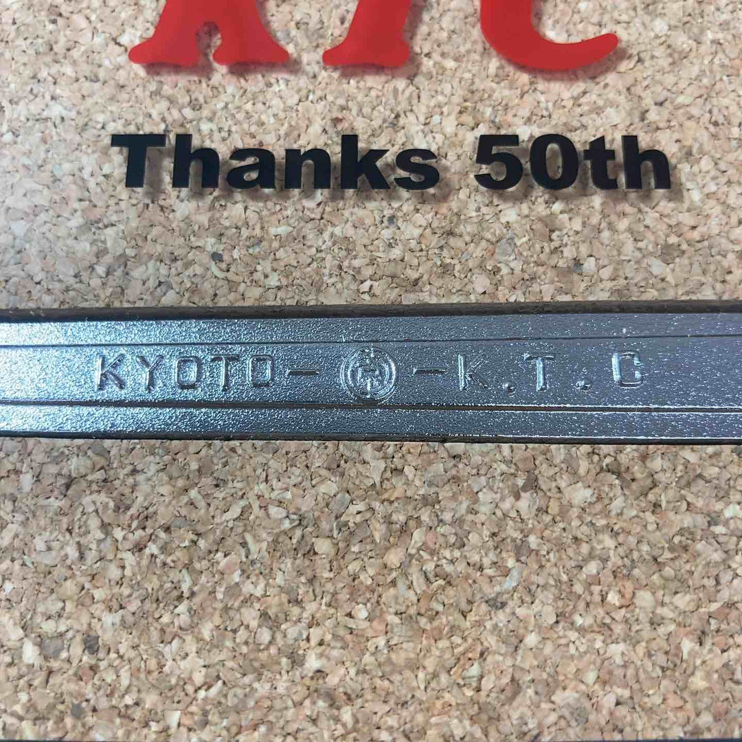 【中古美品】 KTC(京都機械工具) 50周年 スパナ２本入り記念盾 未使用長期保管品 【東大和店】
