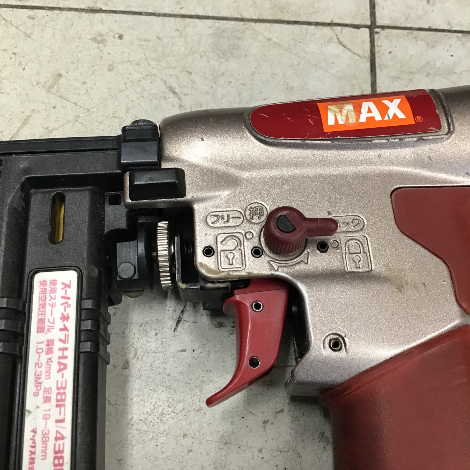 中古品】 マックス/MAX 高圧フロアタッカ HA-38F1/438MAフロア 4MA
