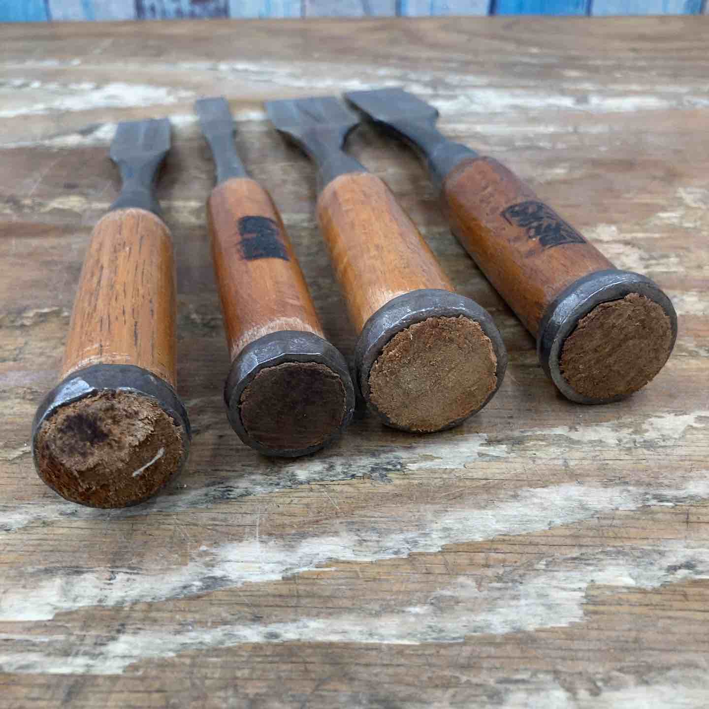 中古品】 「助丸」銘 鑿 4本組 二ツ裏三ツ裏 和工具 大工道具【柏店