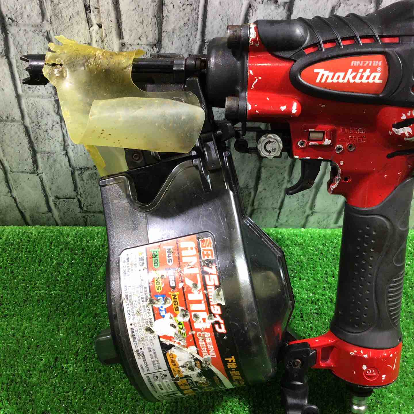 ★マキタ makita 高圧エア釘打 AN711H 下地 鋼板 コンクリート 品確法N釘 CN釘対応★ makita マキタ 75mm 高圧エア釘打 赤 ワイヤ75mm シート65mm 本体のみ