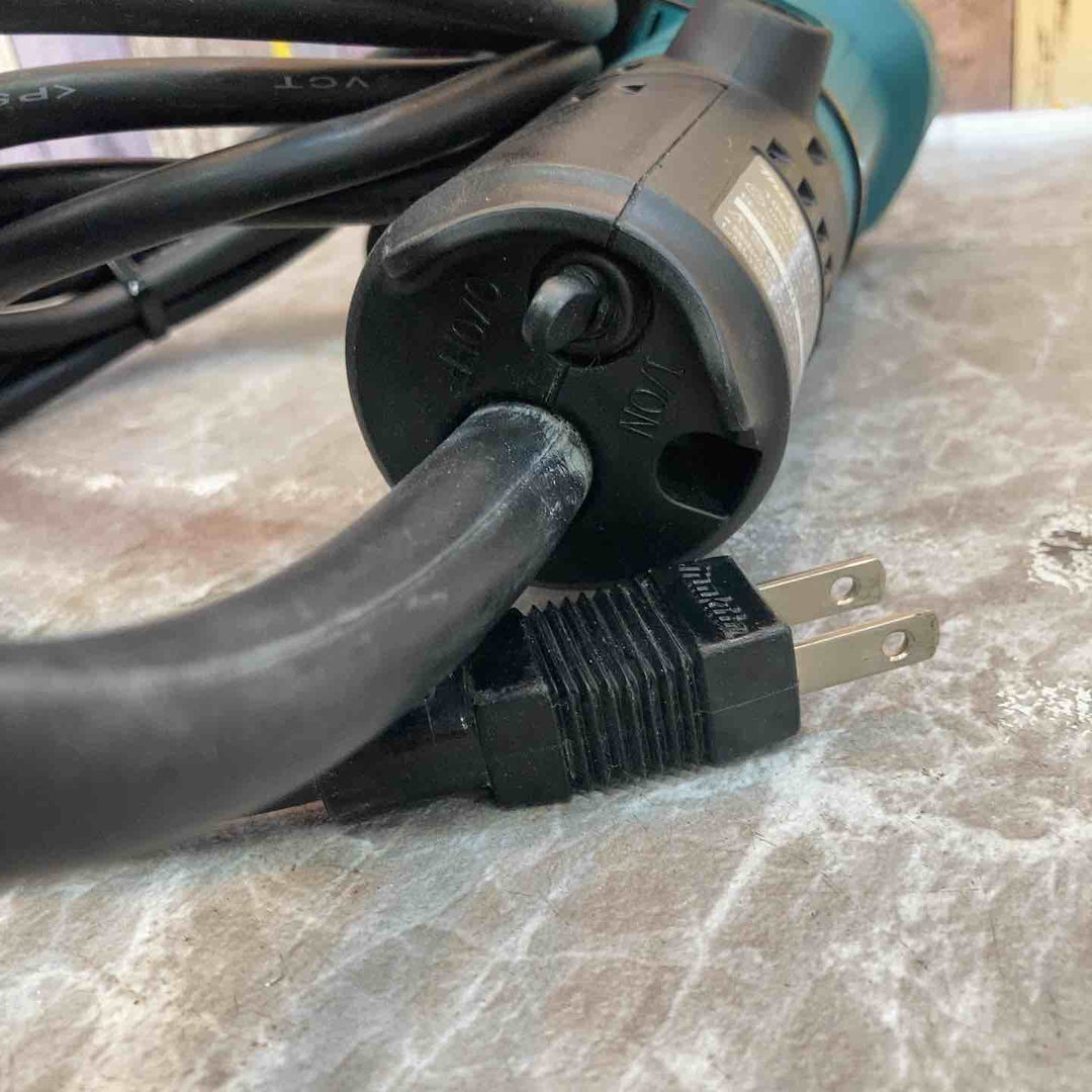 ◇マキタ(makita) 集じんカバー付きディスクサンダ 9533BSK【八潮店】