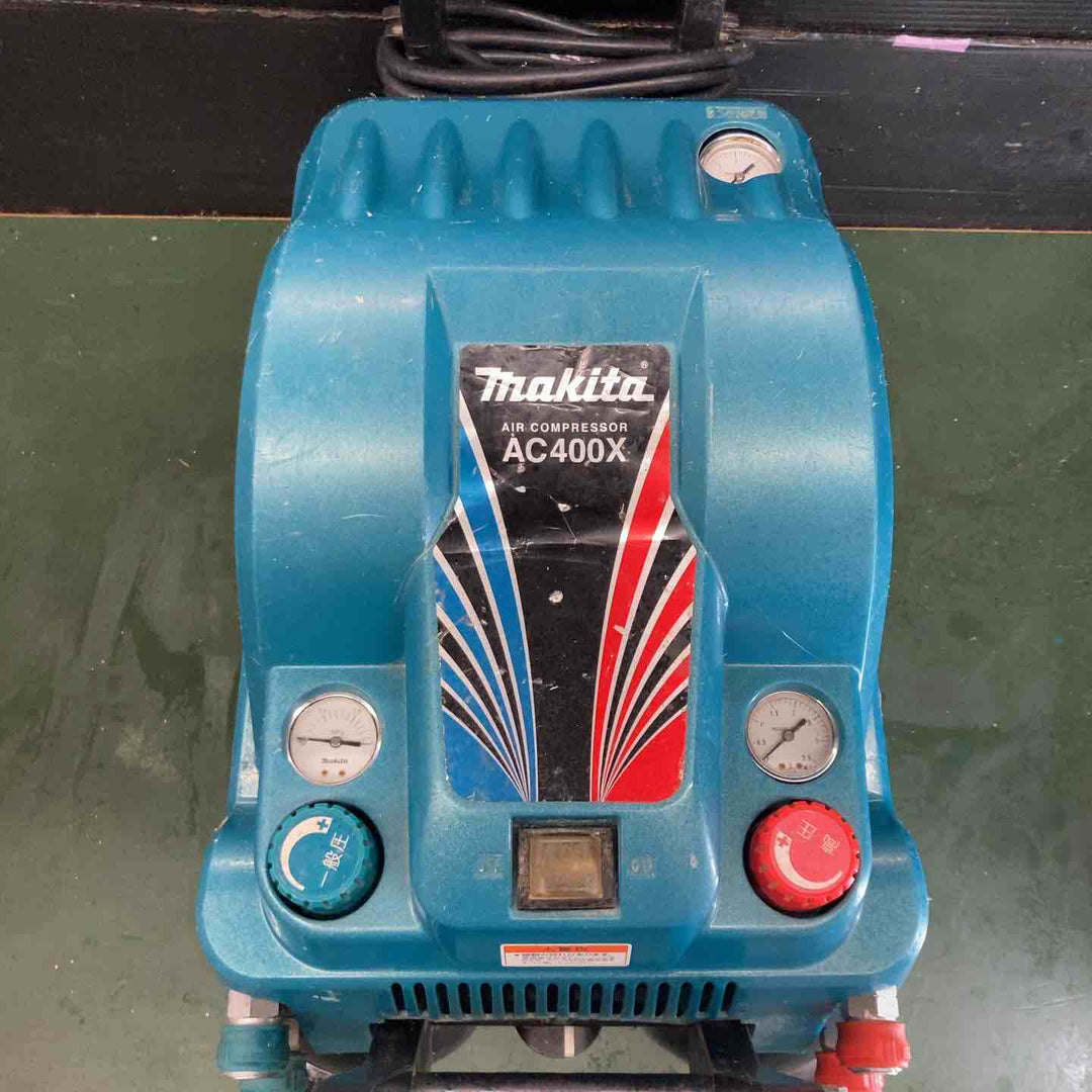 ★マキタ(makita) エアコンプレッサー AC400X エア充填時間約3分16秒、カバーの一部破損・ネジ欠品あり【戸田店】