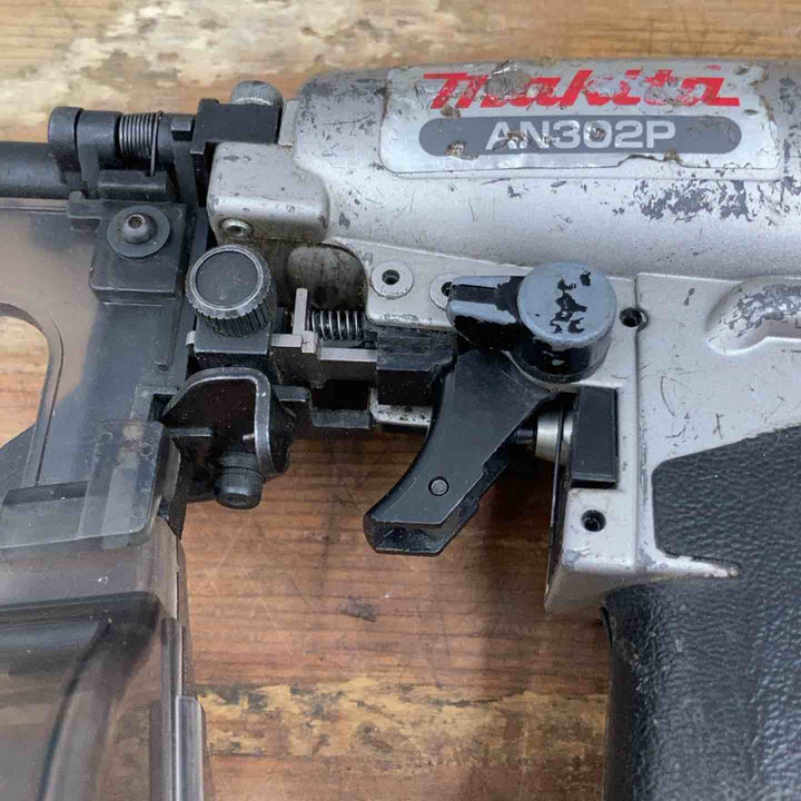 ☆マキタ(makita) 常圧釘打ち機 AN302P【柏店】