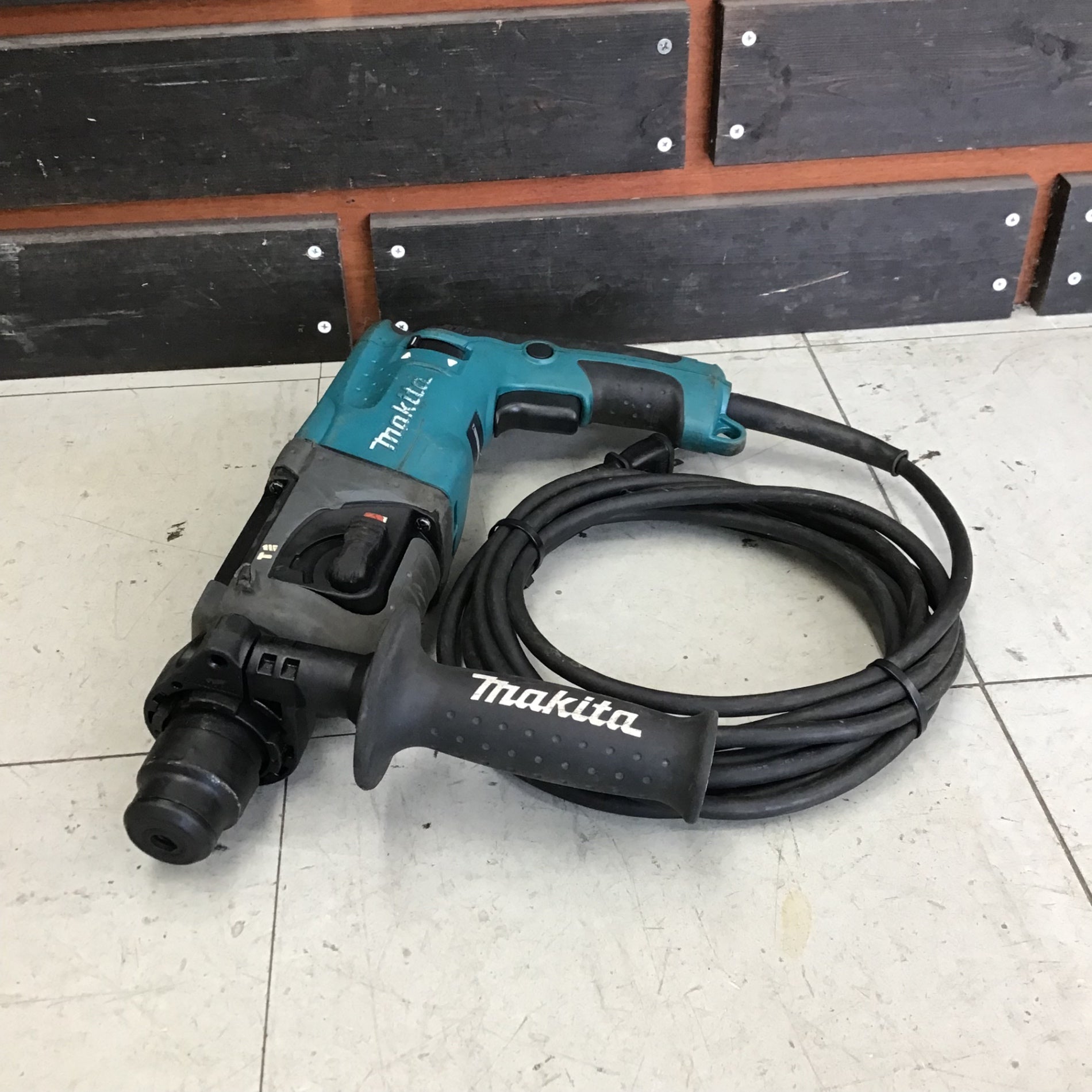 中古品】マキタ/makita ハンマドリル HR2460 【鴻巣店】 – アクトツールオンラインショップ