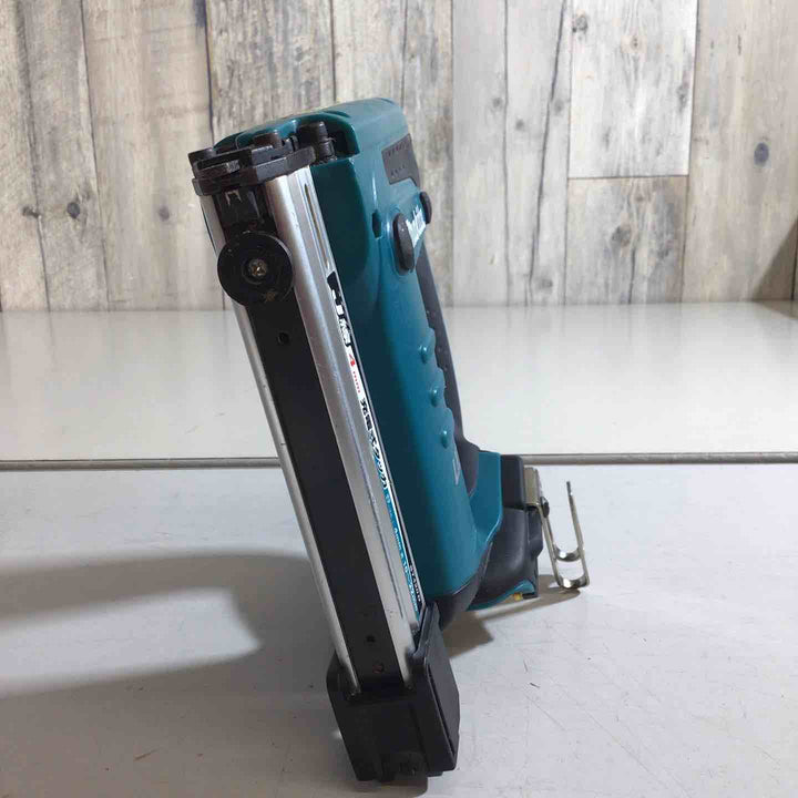 ☆マキタ(makita) コードレスタッカ ST420DZK【戸田店】