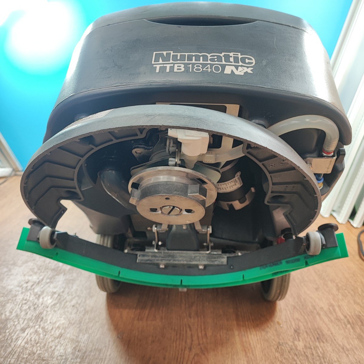 店頭受取り限定】Numatic 自動床洗浄機 TTB1840NX シーバイエス Duel