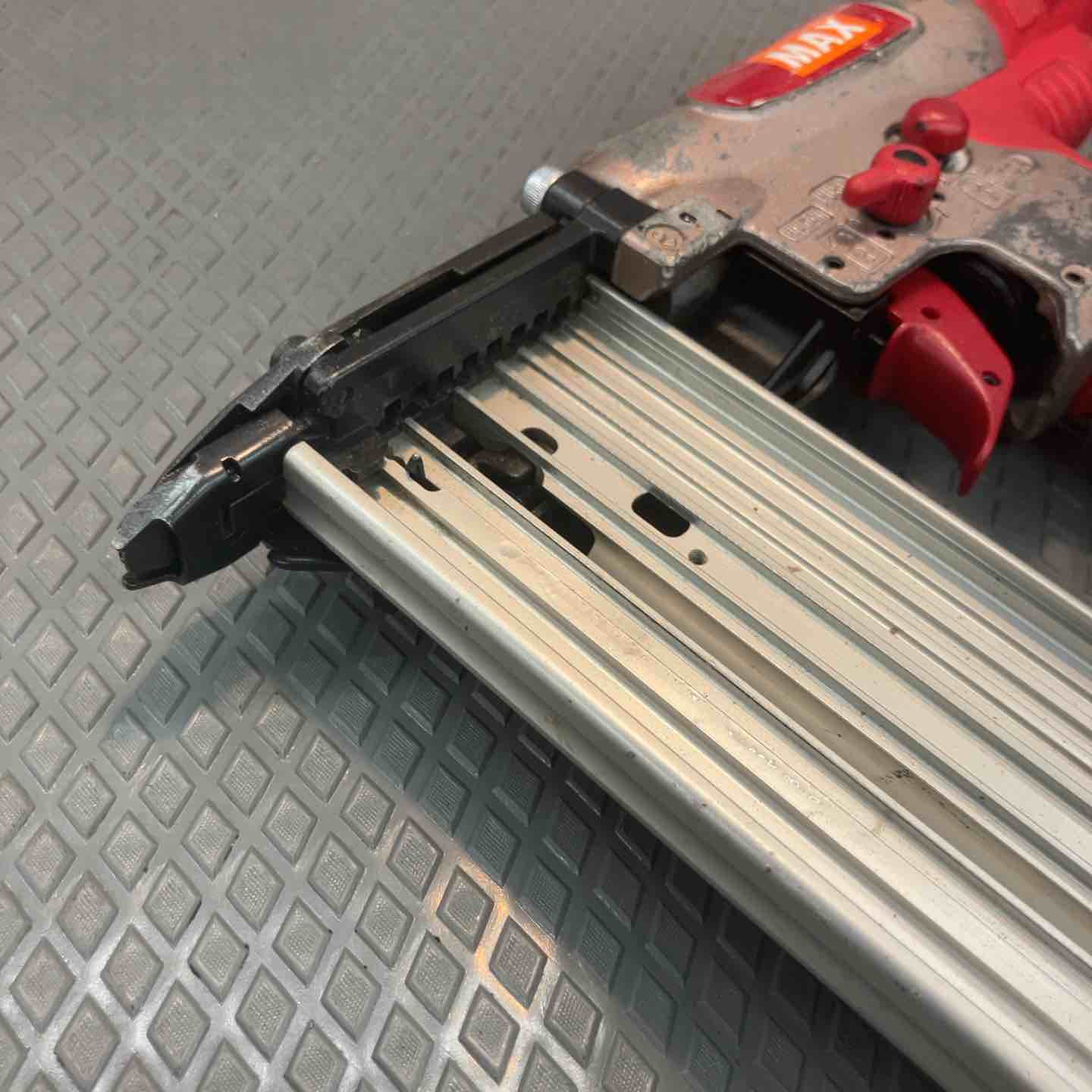 ルミエール　HYPERⅢ 67XF21 中古 中古品】マックス(MAX) 高圧フィニッシュネイラ HA-55SF1(D)【所沢店