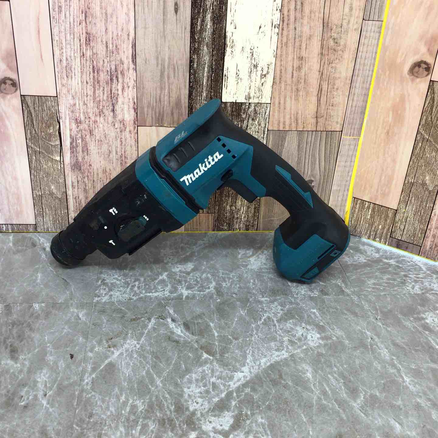 ☆マキタ(makita) コードレスハンマドリル HR182DZK【八潮店