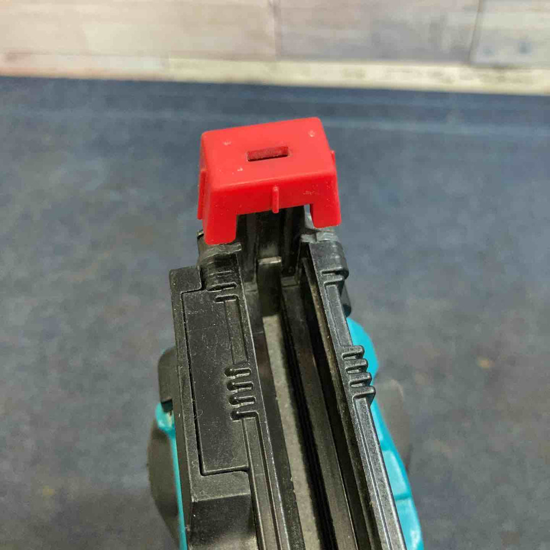 ★マキタ(makita) コードレスタッカ ST421DRG【八潮店】