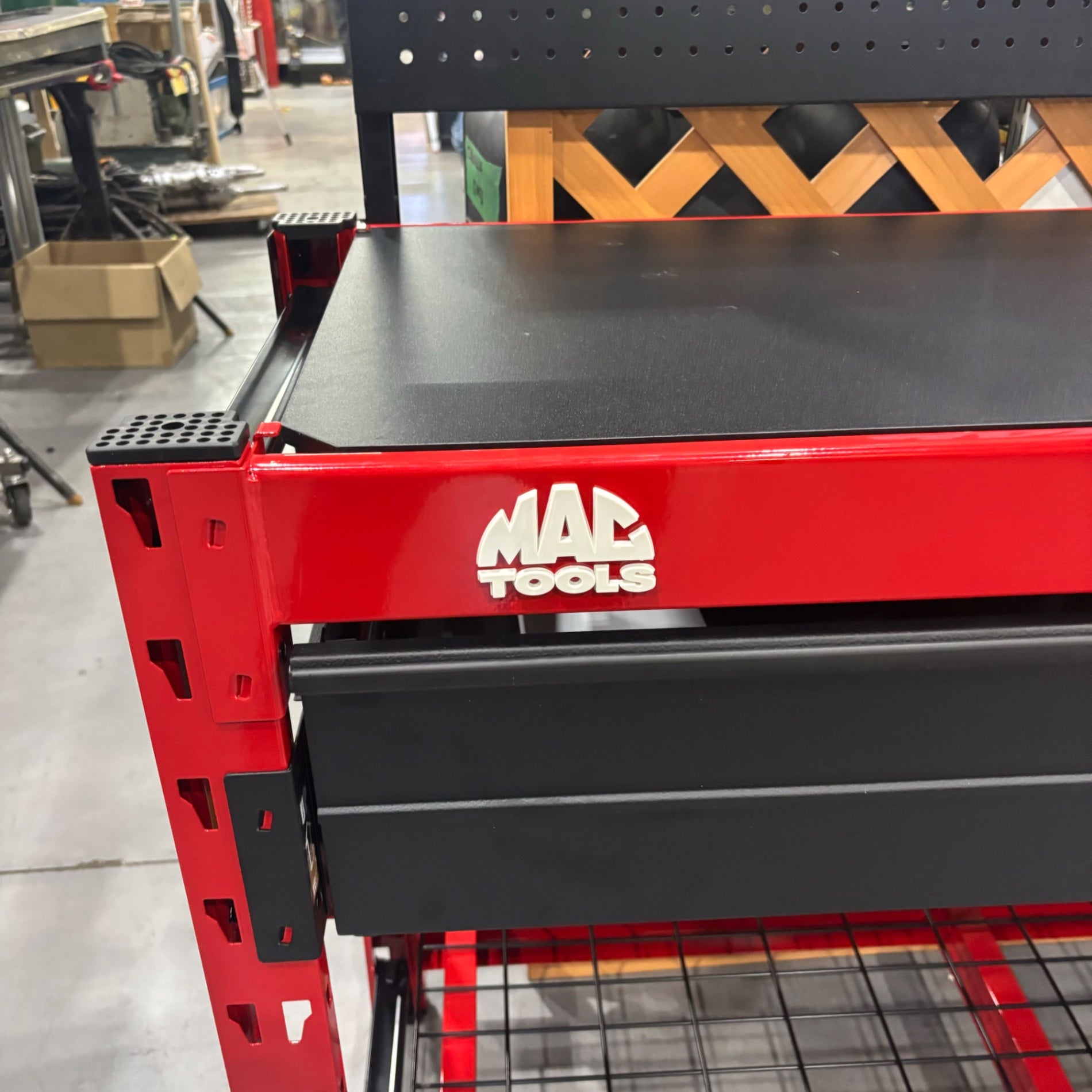 店頭受取り限定】マックツール(MACTOOLS)ペグボード付きワークベンチ