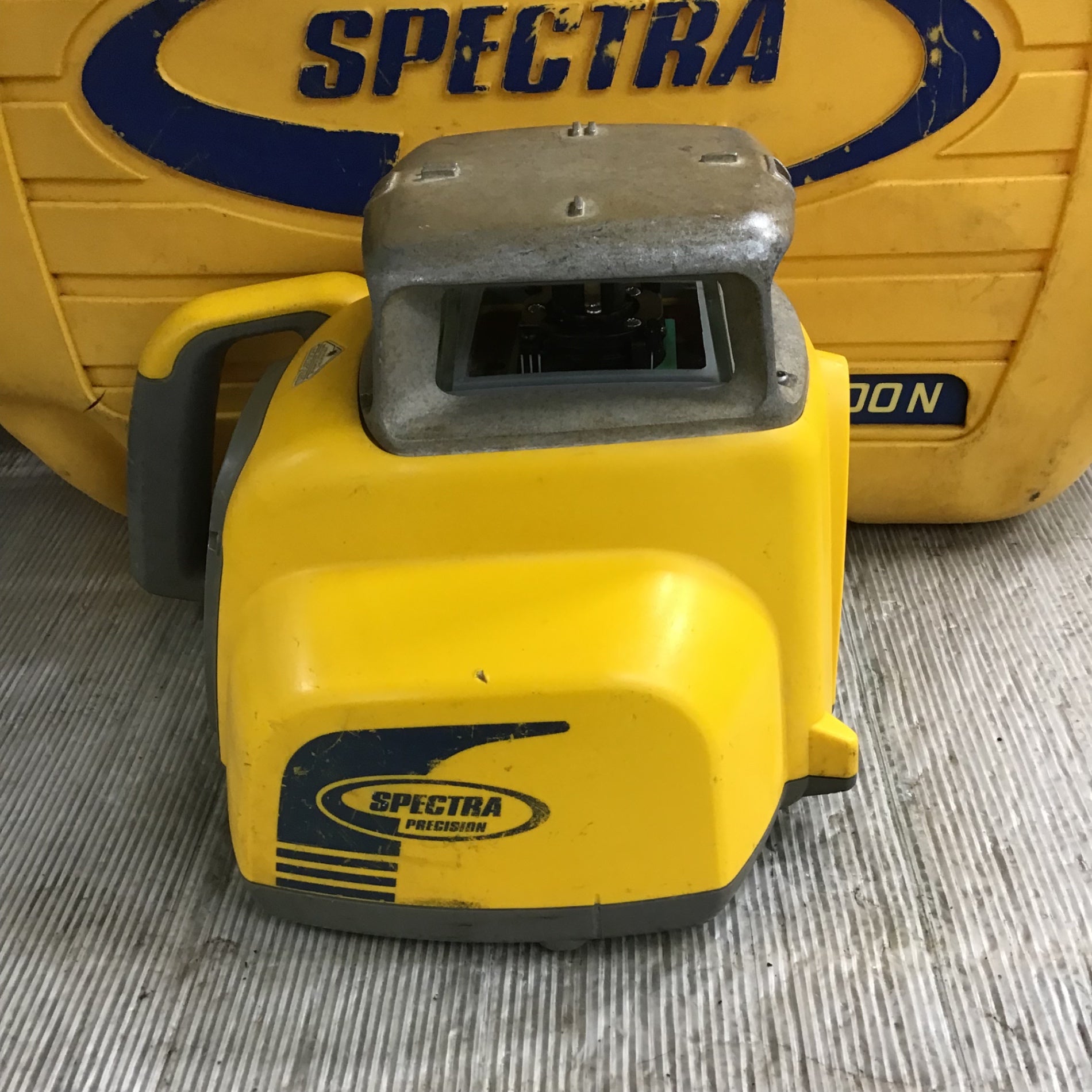 ○スペクトラ(SPECTRA) 回転レーザー(レベルプレーナー) LL300N【草加