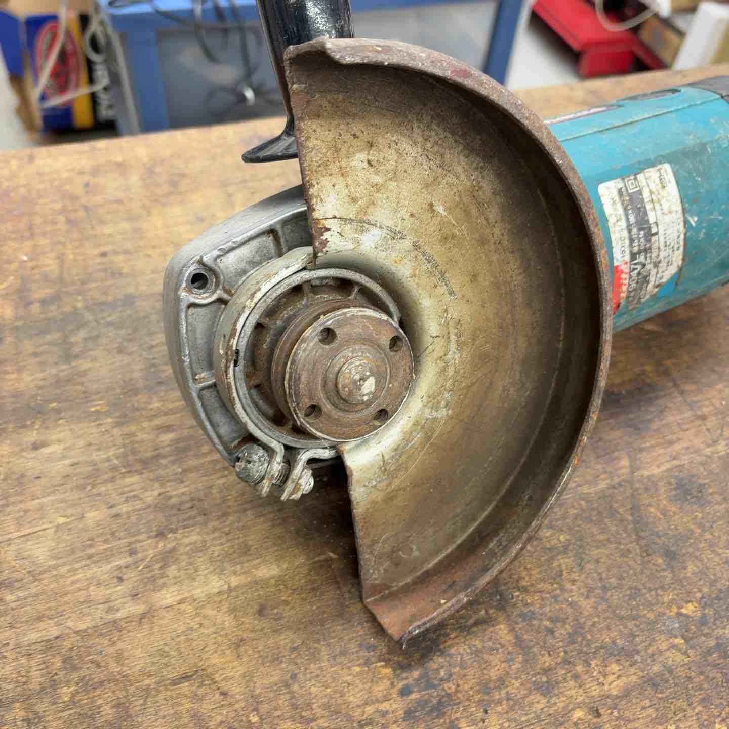 マキタ 9047L ディスクグラインダ 180mm コード式【市川行徳店】【店頭 