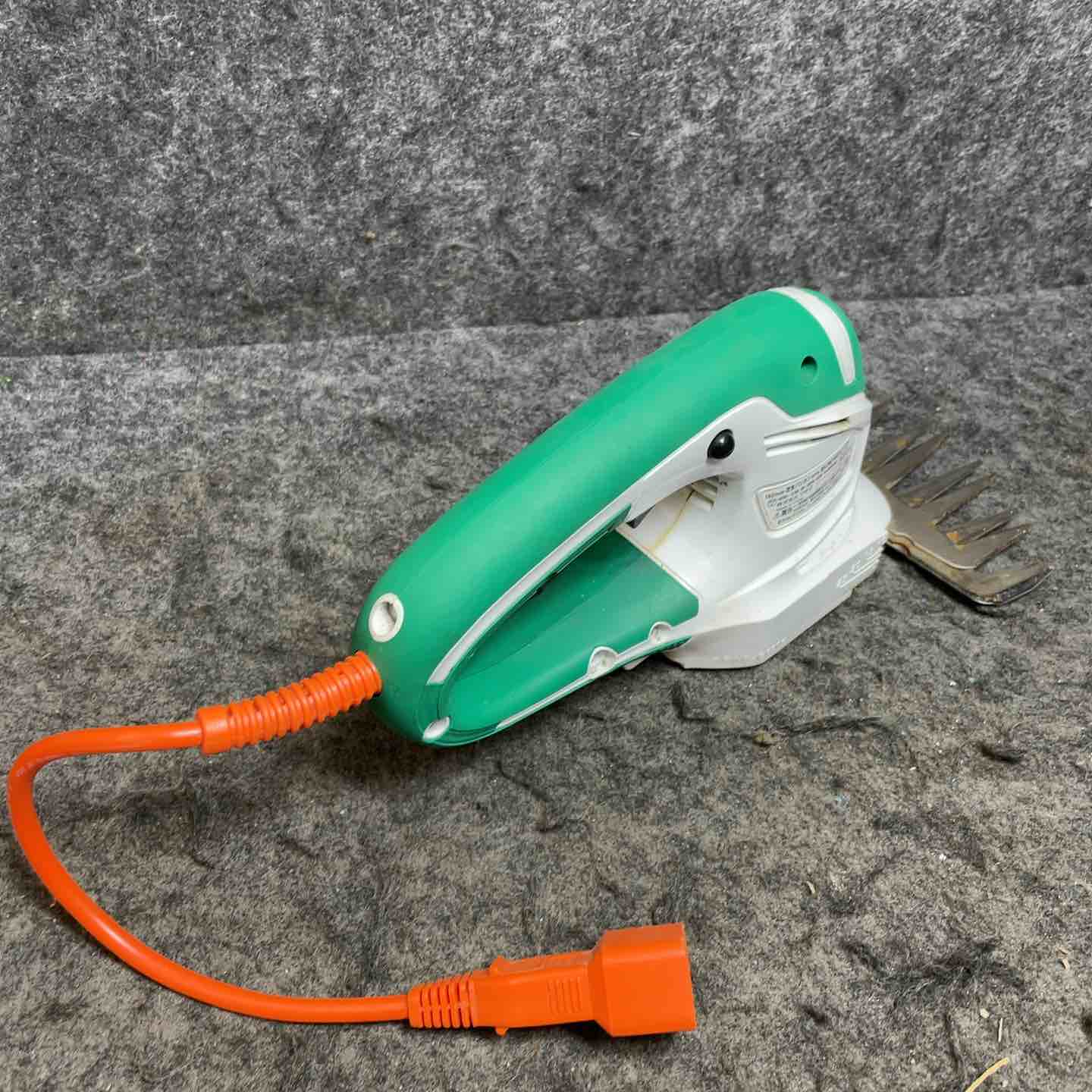 マキタ(makita) 芝生バリカン MUM1601【桶川店】 マキタ(makita) 芝生バリカン MUM1601【桶川店】 – アクトツール