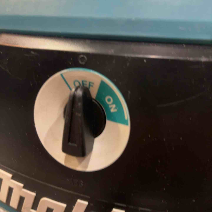 ★マキタ(makita) 集じん機 乾湿両用 VC1500 ホース、ノズル付き【川口店】