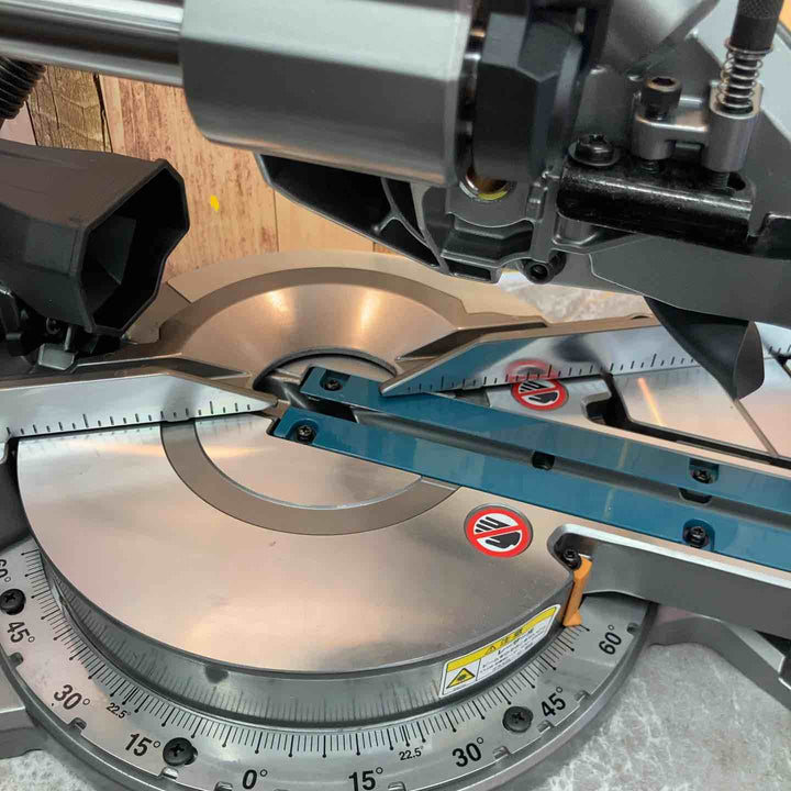 ★マキタ(makita) 40V コードレススライドマルノコ LS005GZ 216mm【八潮店】