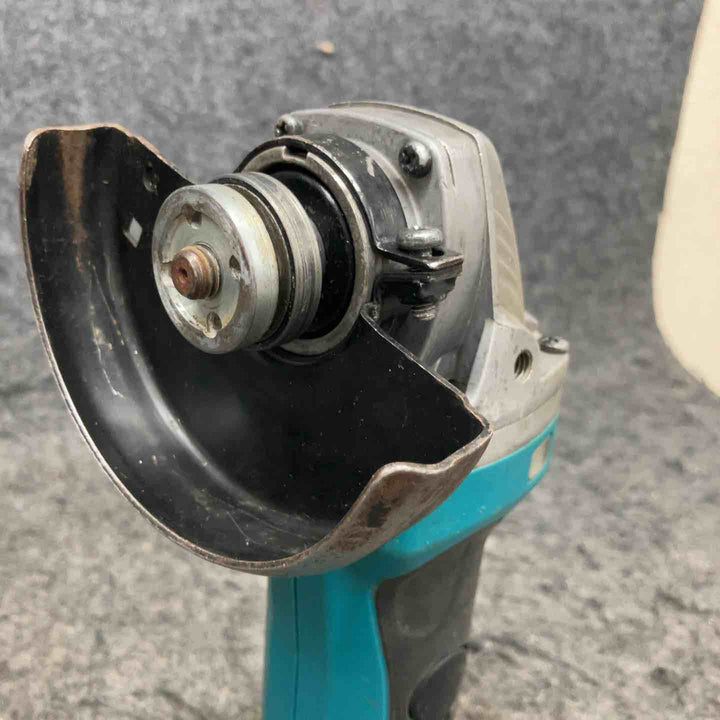 ☆マキタ(makita) 100mmコードレスディスクグラインダー GA400DZ 14.4V3.0Ahのみ使用可【鴻巣店】