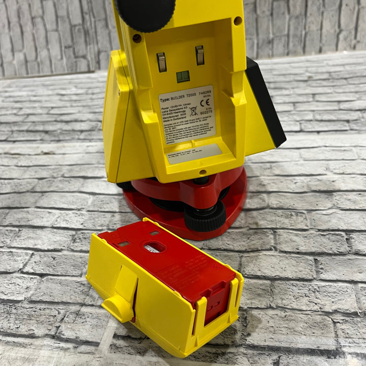 ライカ(Leica) トータルステーション Builder ビルダー T200S 2024/12/16校正　【越谷店】