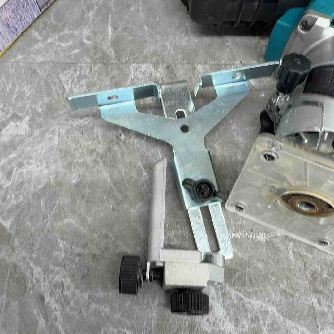 ★マキタ(makita) コードレストリマー RT50DZ【八潮店】