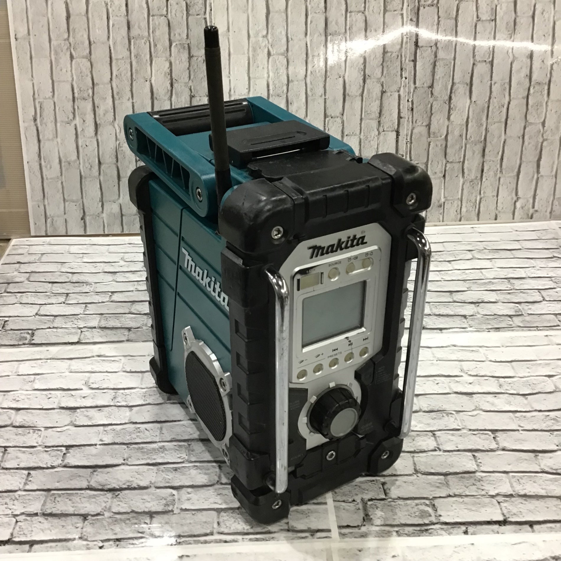 マキタ　ラジオ マキタ(makita) コードレスラジオ MR103【川口店】 – アクトツール