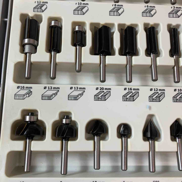 【中古品】ボッシュ(BOSCH) ルーター・トリマービットセット(30種・30本入)【東大和店】