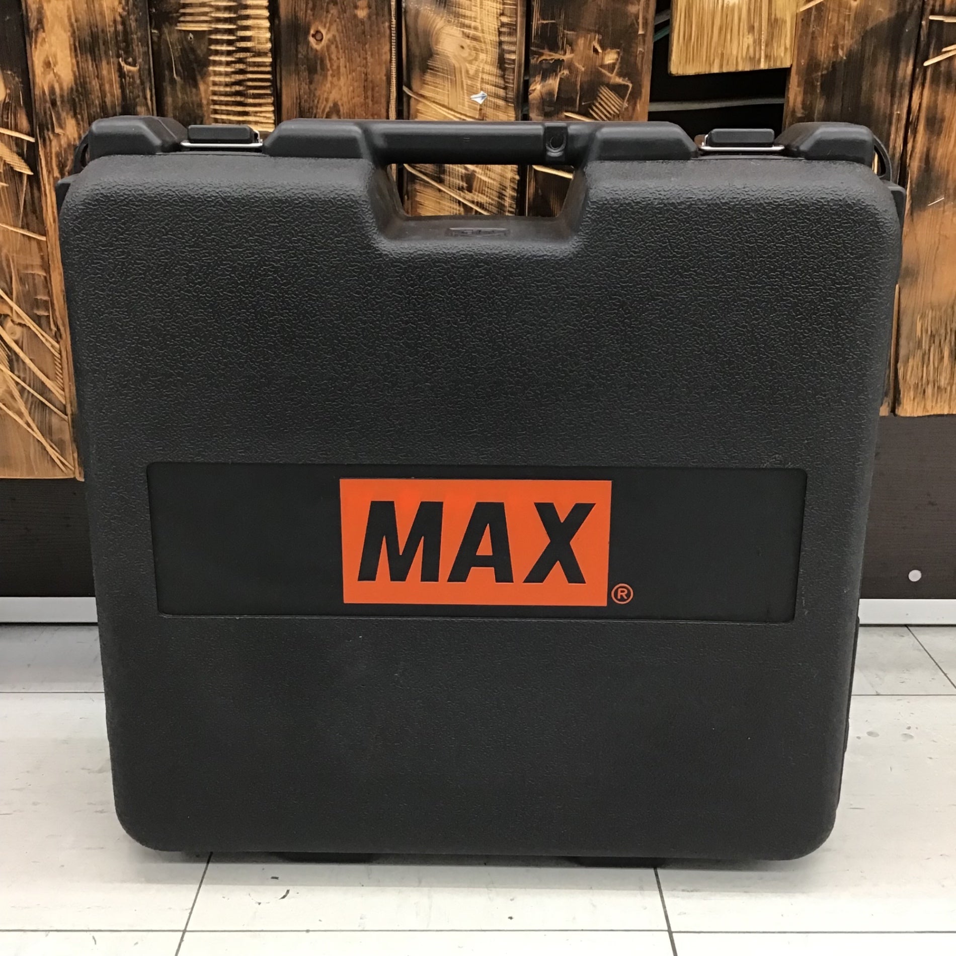 ★値下げ★ MAX マックス GS-738C2 ガスネイラ 中古品 バッテリ6V一個/充電器/説明書付き 【ハンズクラフト宜野湾店】 マックス（MAX） MAX GS-738C2 ガス式鋲打機ガスネイラ (1台) : 工具