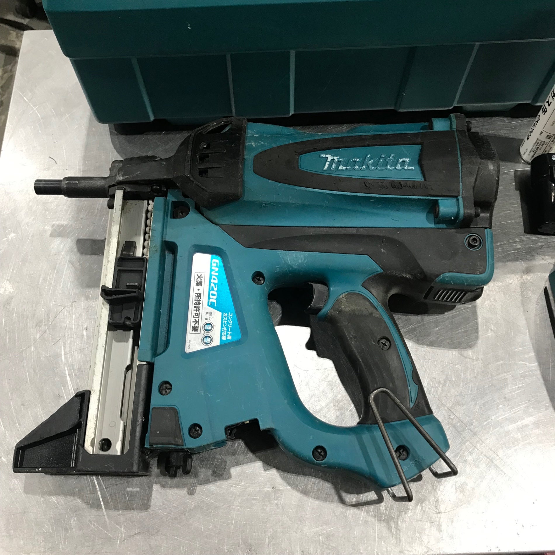 ☆マキタ(makita) コードレスコンクリート用ガスピン打ち機 GN420C