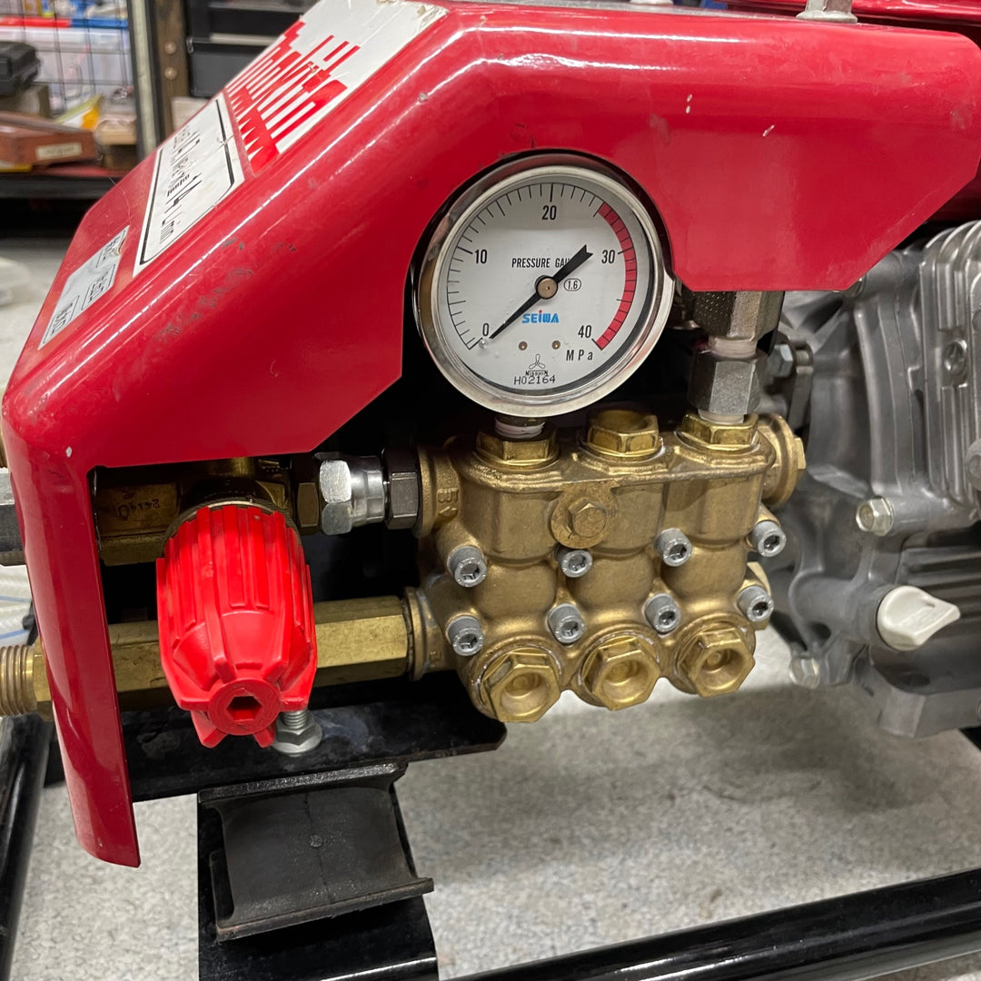 【店頭受取り限定】〇makita マキタ エンジン高圧洗浄機 EHW152【八潮店】