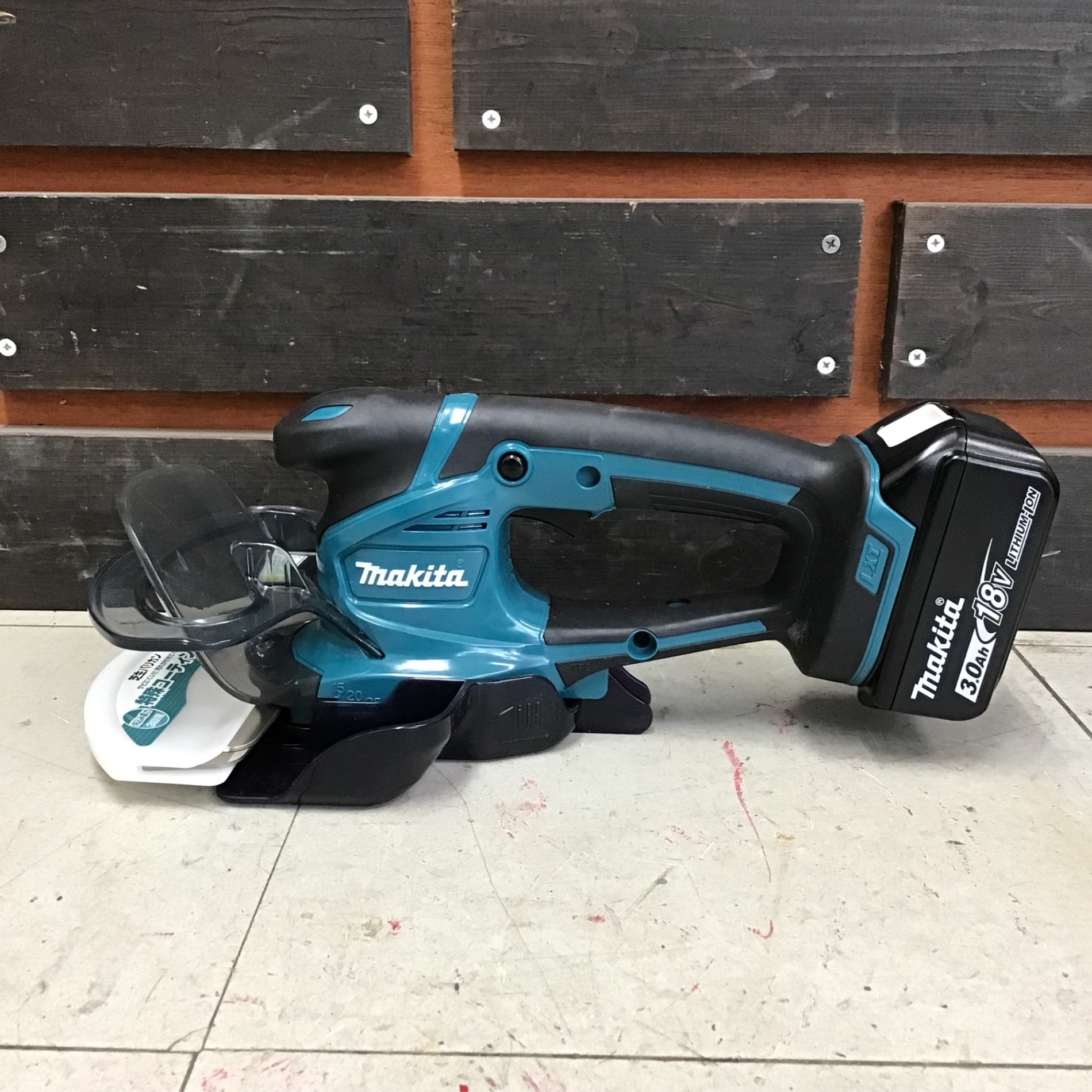 未使用品】 マキタ/makita 充電式芝生バリカン MUM604DRF 【鴻巣