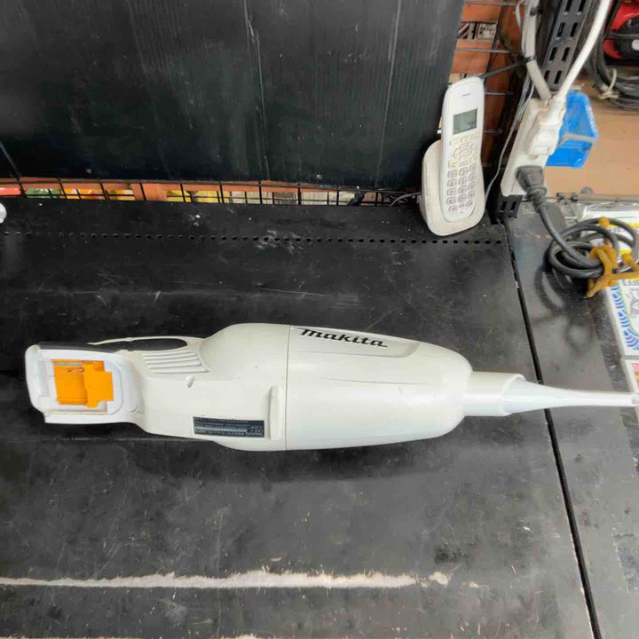 ◇マキタ(makita) コードレスクリーナー CL180FDRFW【草加店】