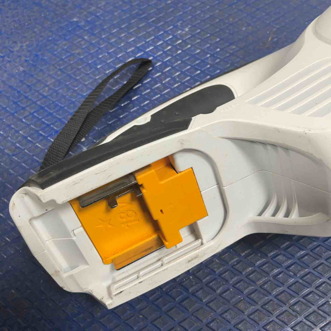 ☆マキタ(makita) コードレスクリーナ 18V CL182FDZW【草加店】
