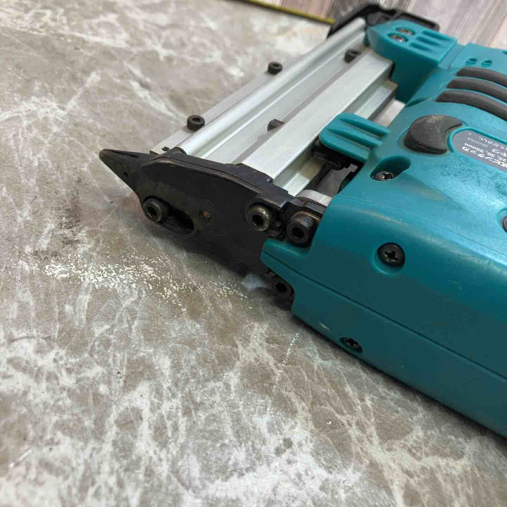 ◇マキタ(makita) コードレスピンタッカ PT350DZ【八潮店】