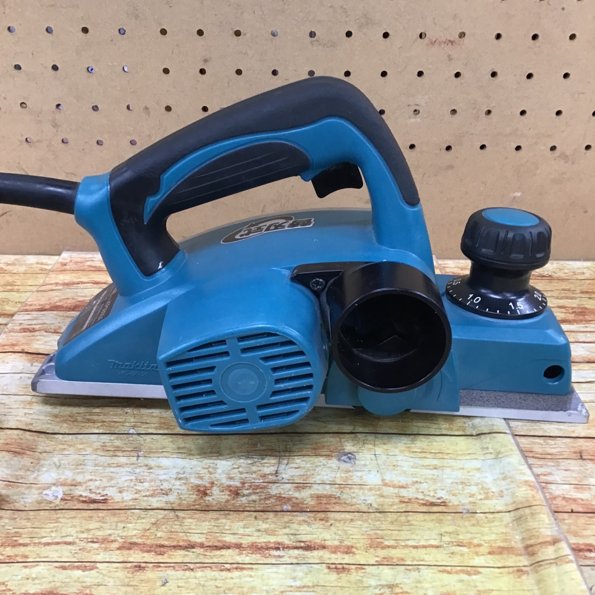 【中古品】マキタ/makita 電気カンナ KP0800ASP★即納！代引・領収書OK！ マキタ KP0800ASP⁄KP0800A 電気カンナ ウエダ金物公式サイト