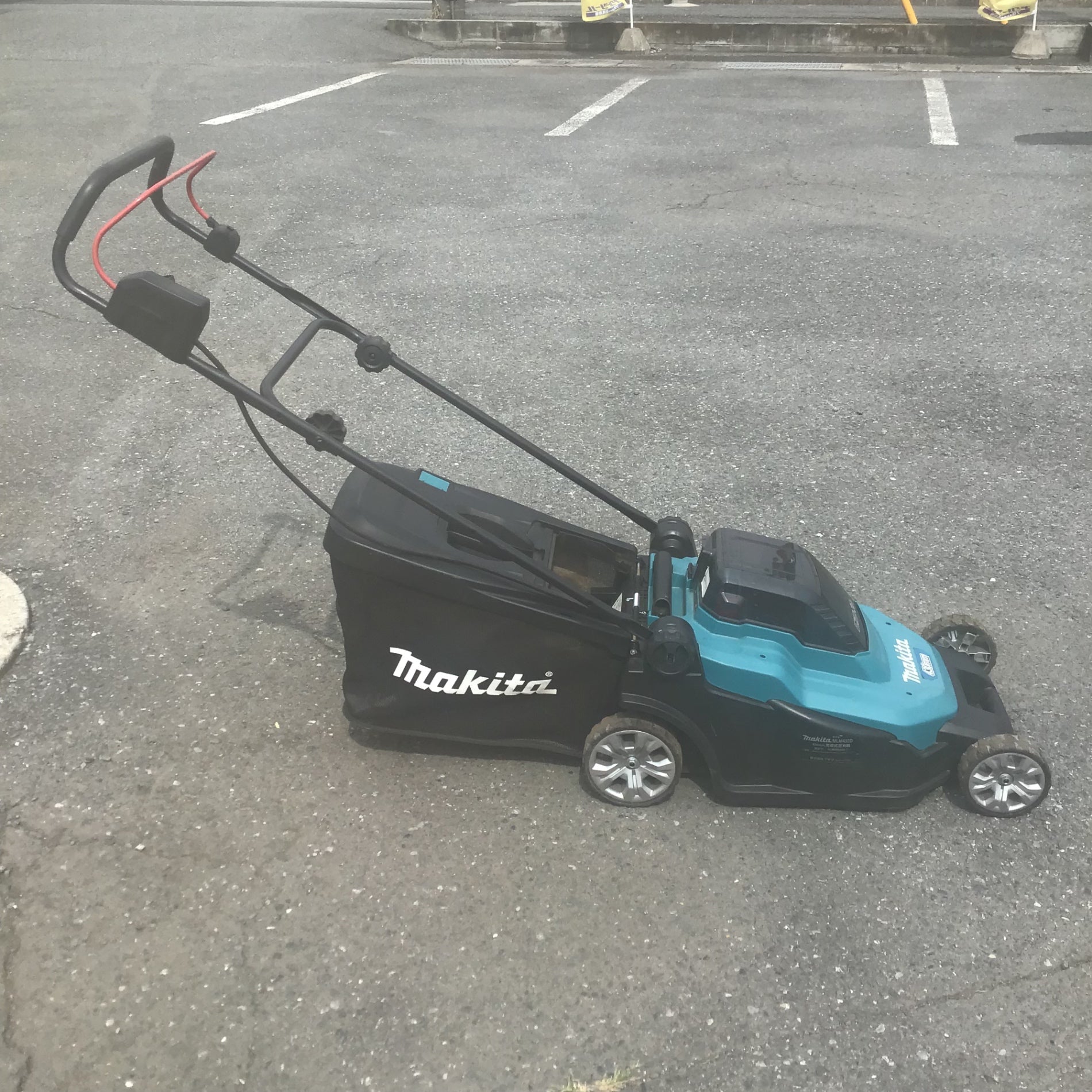 【中古品 / 店頭受取り限定】 マキタ/makita 430mm 充電式芝刈機 MLM432DZ 【鴻巣店】