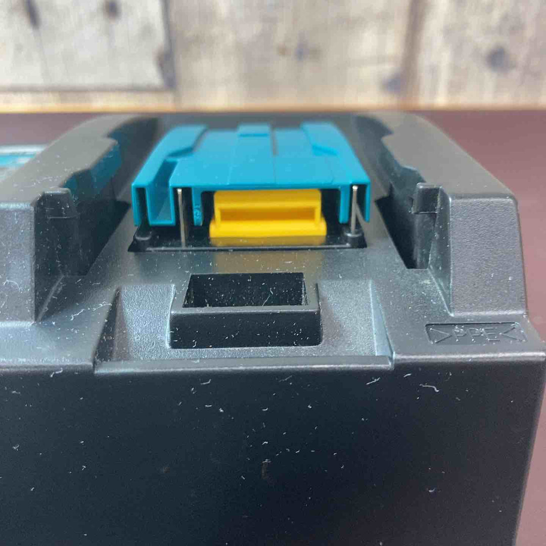【中古品】 マキタ(makita) 自動車用充電器 DC18SE （シガーソケット 12V-24V専用) 【東大和店】