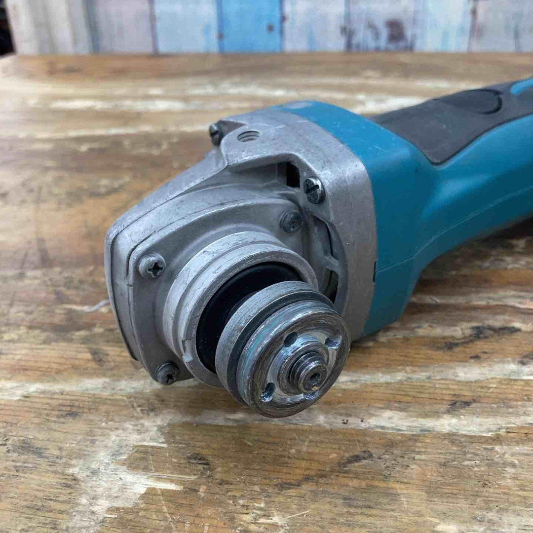 【現状品 】☆マキタ(makita) 100mmコードレスディスクグラインダー GA400DZ+14.4vバッテリーセット【柏店】