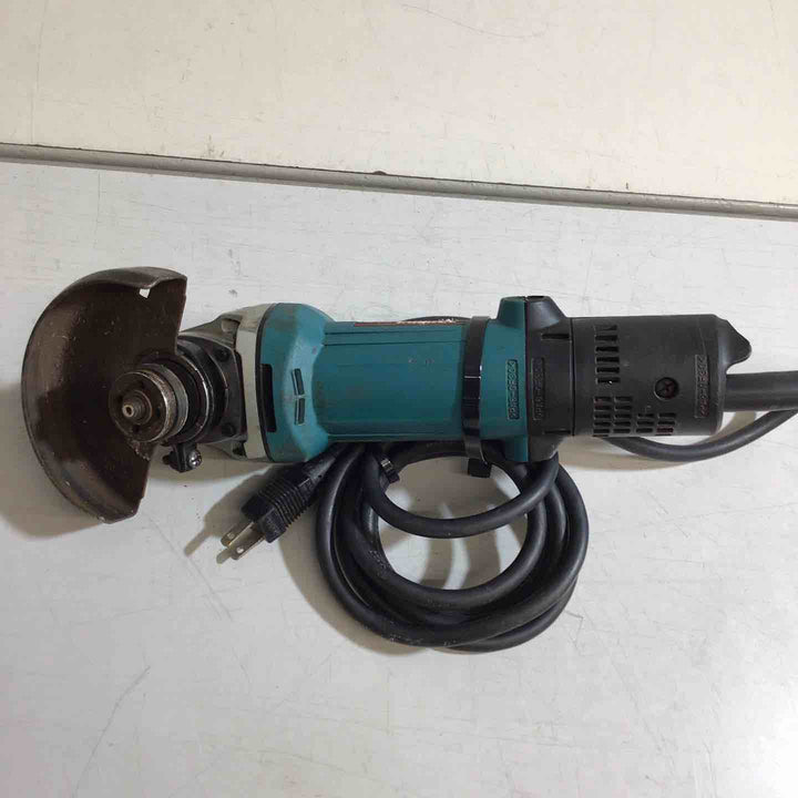 ◇マキタ(makita) 100mmディスクグラインダ ボディ角度15°  9533BH【戸田店】