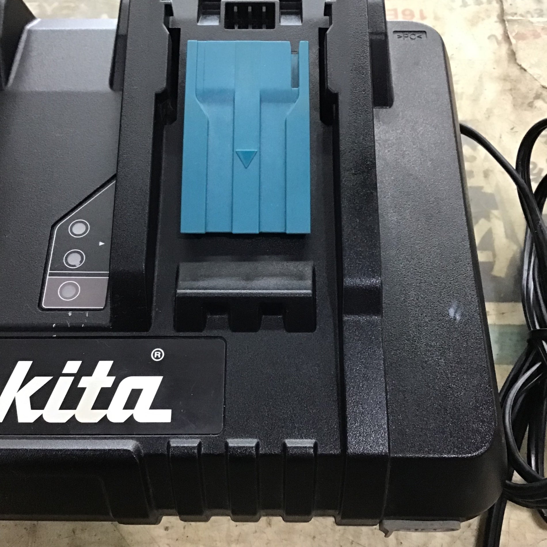 ☆マキタ(makita) 2口急速充電器 DC18RD【川口店】 – アクトツール