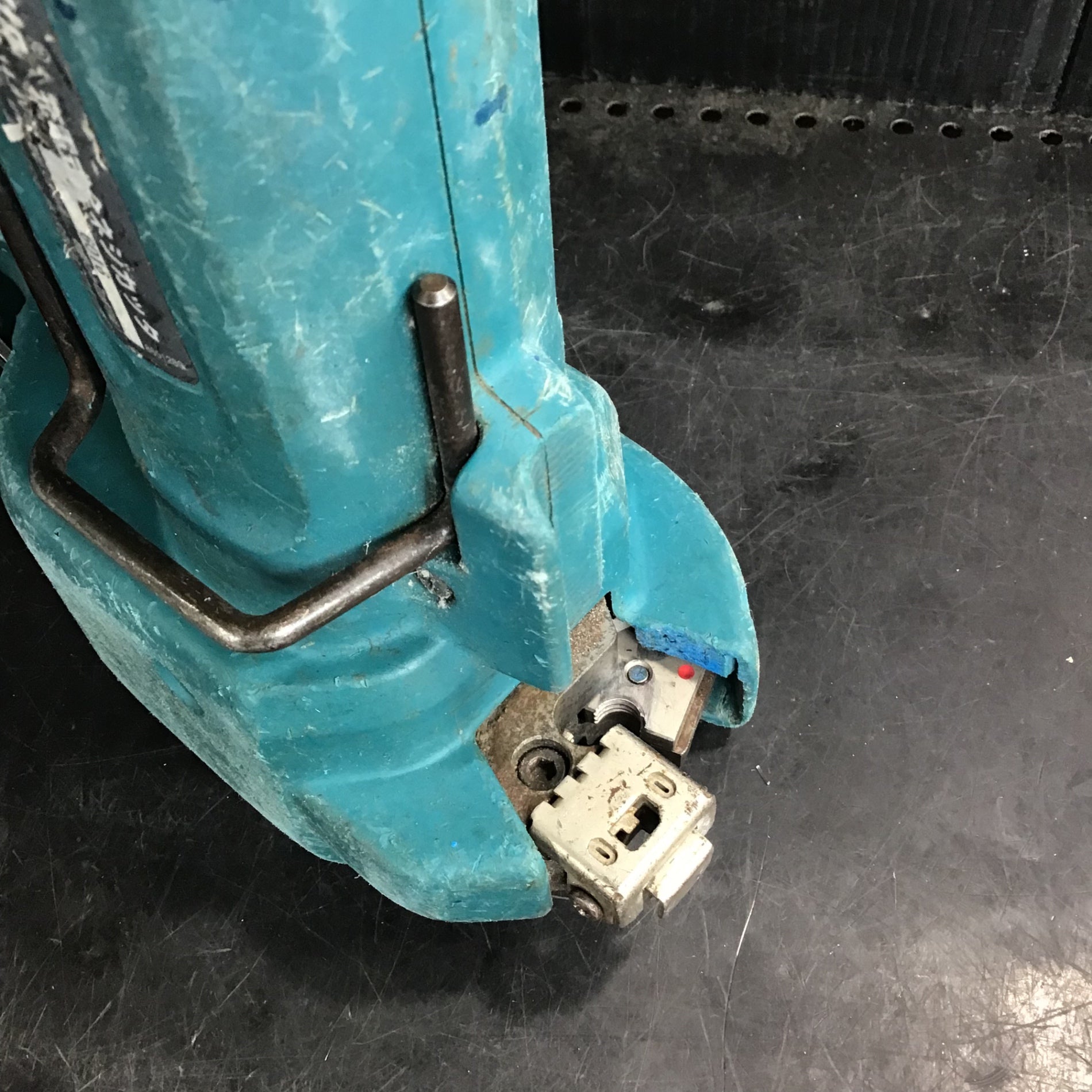 ☆マキタ(makita) 14.4V コードレス全ネジカッター SC101DZ 充電 ☆マキタ(makita) 14.4V コードレス全ネジカッター SC101DZ 充電