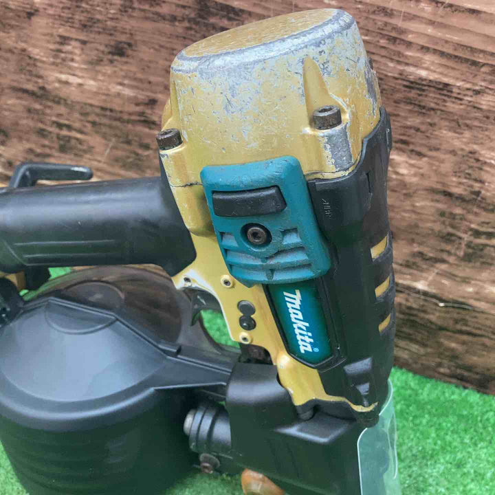 【中古品】makita/マキタ 65mm 高圧エア釘打 エアダスタ付 ゴールド AN633HSP1【川越店】