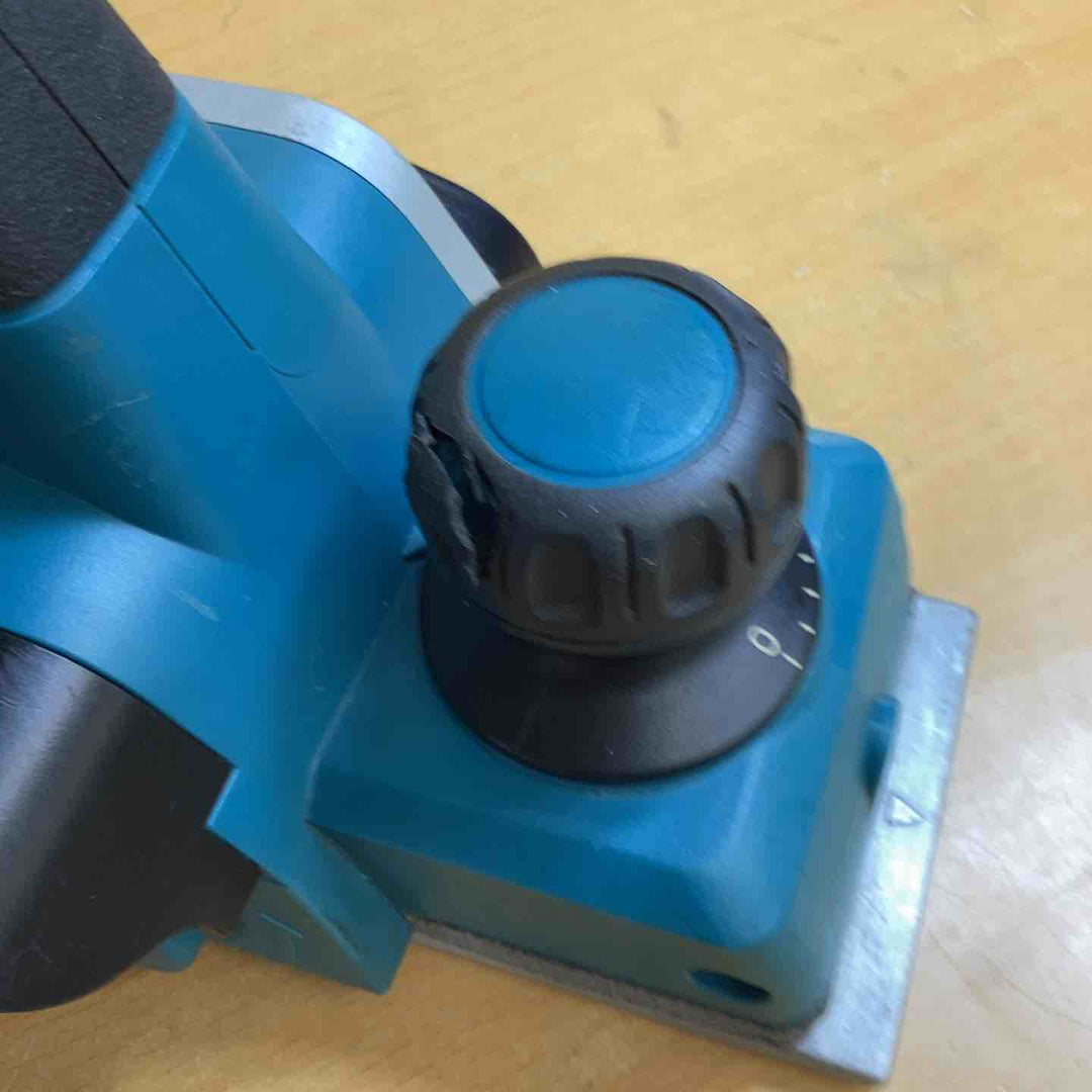 ◇マキタ(makita) 14.4Vコードレスカンナ KP140DZ【越谷店】