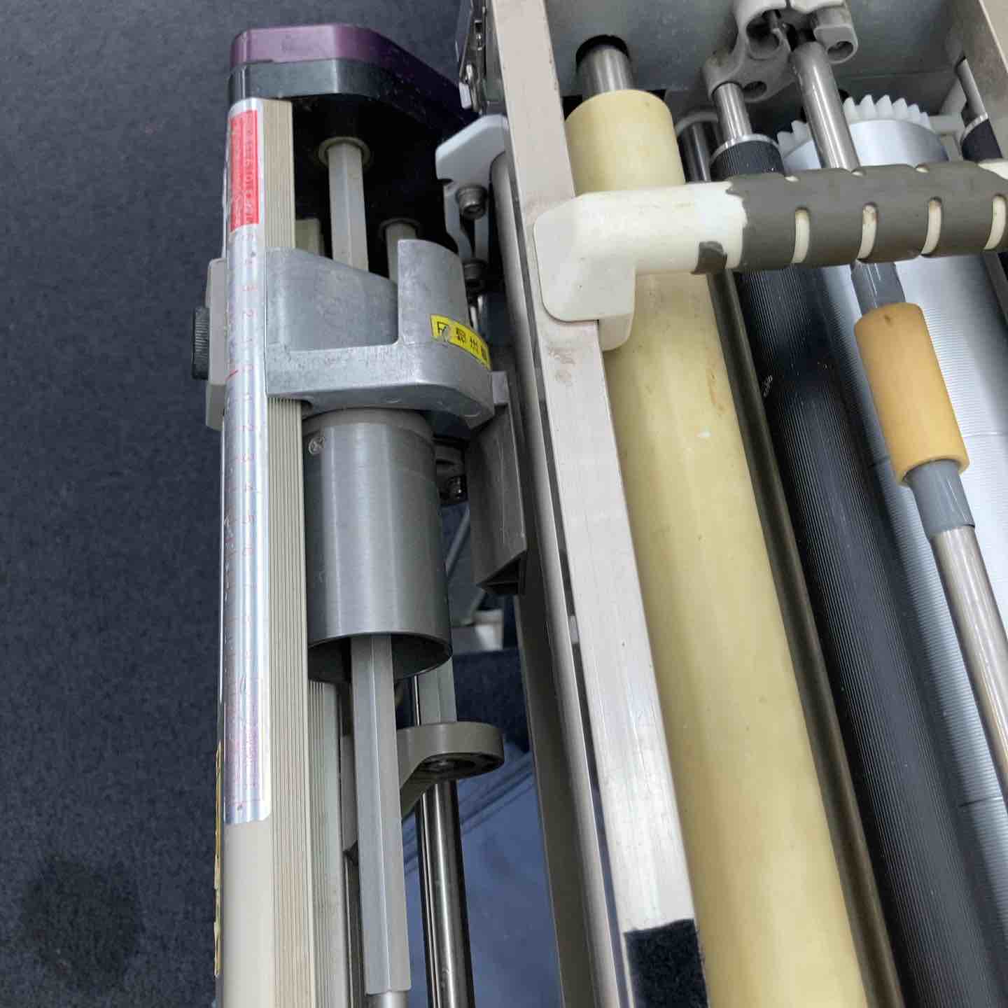極東 自動壁紙糊付け機 HBM-01
