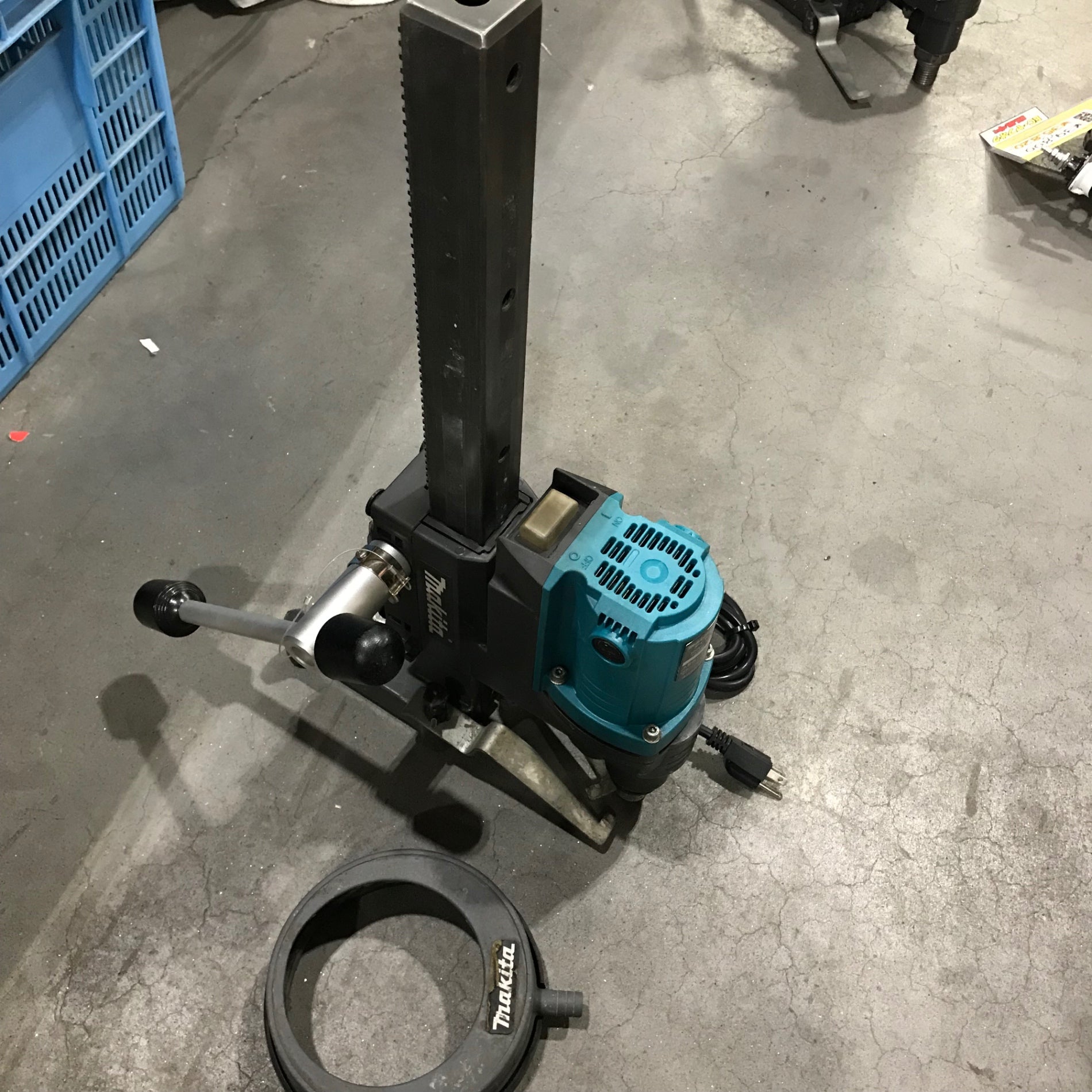 ☆マキタ(makita) コアドリル DM122 ☆メーカー修理品☆ M27 ☆マキタ(makita) コアドリル DM122 ☆メーカー修理品☆ M27